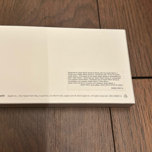 Genuine Apple Watch Band Leather 45mm series 8 - Picture 4 of 4